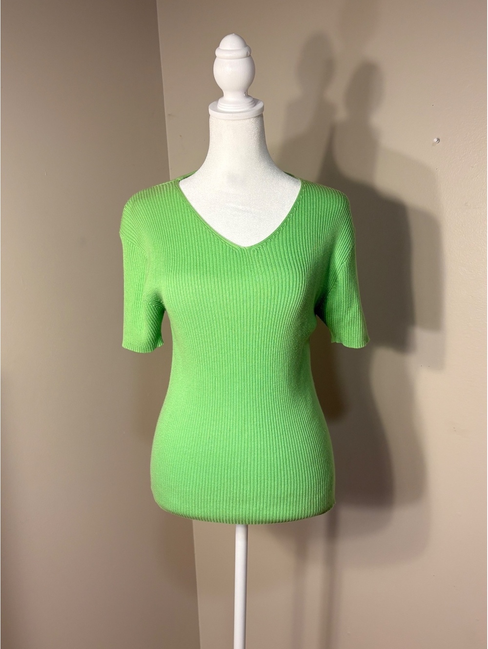 Dress Barn Green Knit V Neck Top Women’s Size Large Ribbed Y2K Preppy Colorful